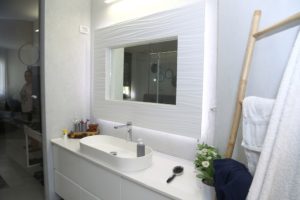 מראה לאמבטיה